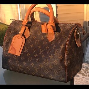Price drop!! Louis Vuitton Speedy monogram canvas.